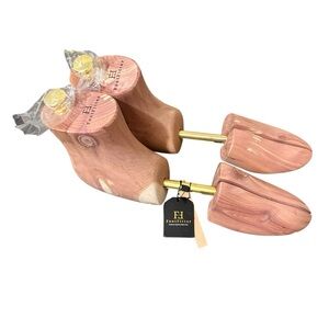 FootFitter Cedar Boot Trees for Mens Shoes & Boots  Medium Men's US sizes 8.5–10